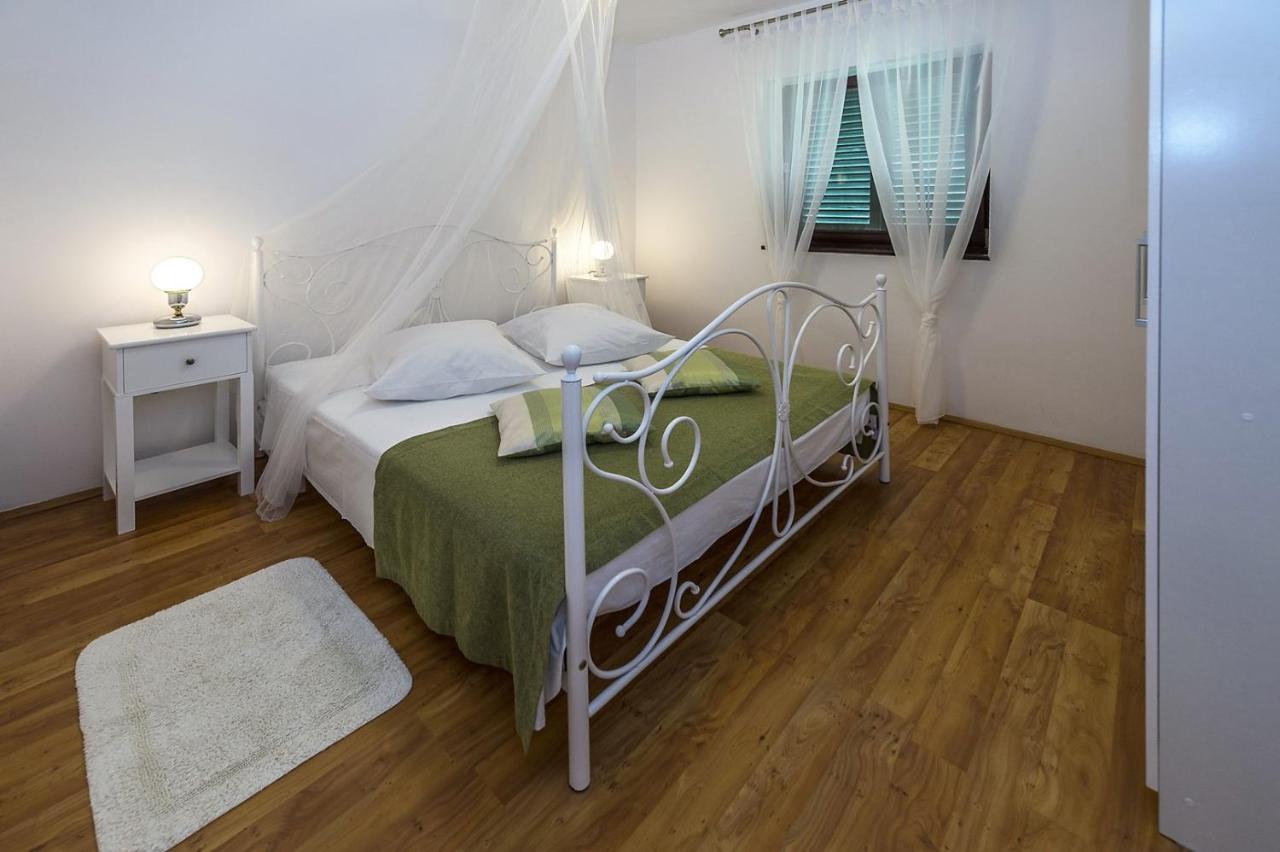 Spacious Three-Bedroom Villa Balun With Pool Poreč Eksteriør billede