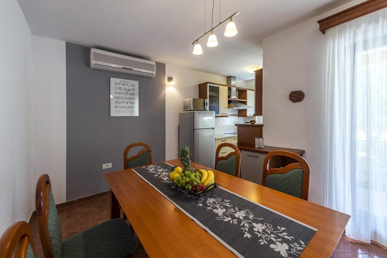 Spacious Three-Bedroom Villa Balun With Pool Poreč Eksteriør billede